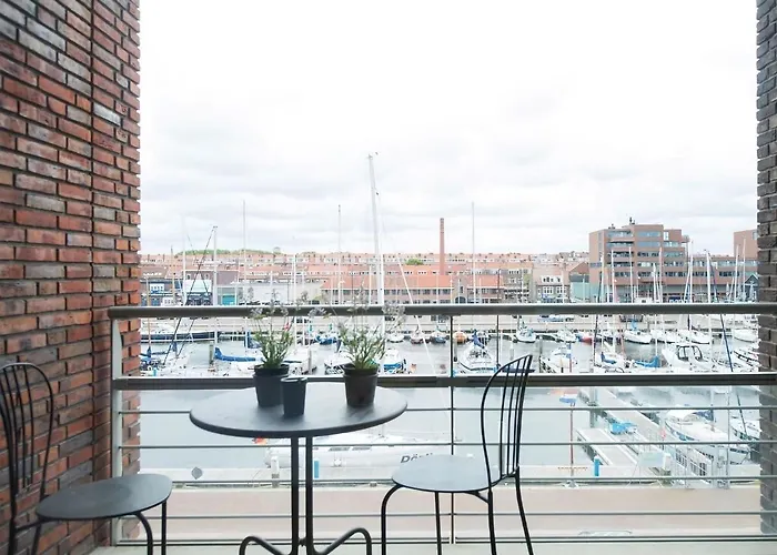 Sea view Apartment in Den Haag with Balcony